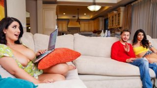 [BrazzersExxtra] Harley Haze And Sarah Arabic My GF&#8217;s Roomie Is A Total Thirst Trap (2023.03.13)