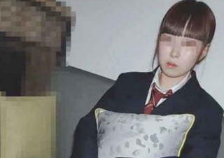 Private girls school Breaking the promise of selling pants for a young girl