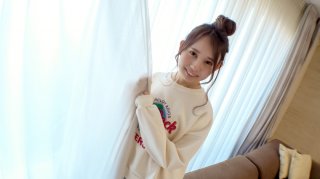 First shot Flowing delicate body Penetrating big cock A professional student who wants to make up fascinating cuteness like a small animal